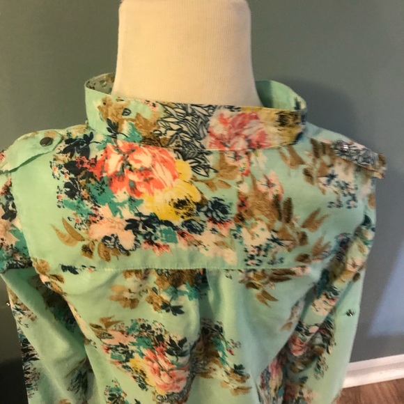 V neck chiffon blue  flowered printed blouse- S - Picture 5 of 7